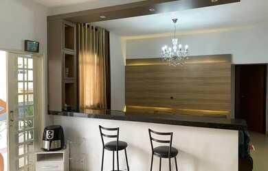 Imagem 2: Sobrado para venda com 375 metros quadrados com 4 quartos em Vila Rezende - Goiânia - GO