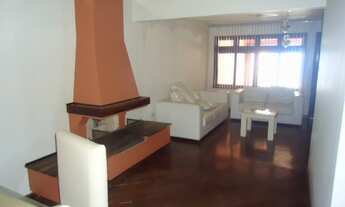 Imagem 3: Casa para venda tem 196 metros quadrados com 5 quartos em Fazendinha - Curitiba - PR