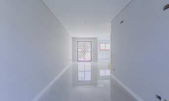 Imagem 3: Sobrado para venda possui 149 metros quadrados com 3 quartos em Uberaba - Curitiba - PR