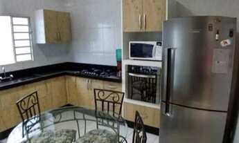 Imagem 4: Casa para venda tem 250 metros quadrados com 3 quartos em Embaré - Santos - SP