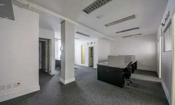 Imagem: Conjunto comercial mobiliado no Centro Histórico