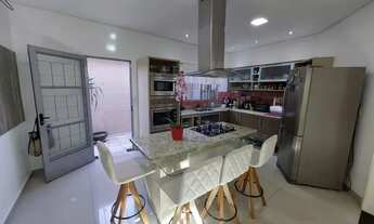 Imagem 3: Linda casa 3 dormitórios sendo 2 suítes com móveis planejados e amplo terreno, bairro Pq O