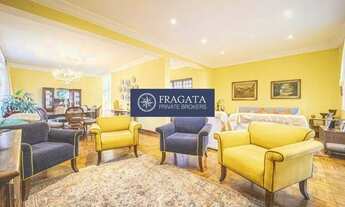 Imagem 2: Casa à venda para modernização, com 5 quartos e 1 suíte. Com 324 m² de terreno e 335 de co