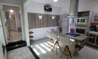 Imagem 2: Linda casa 3 dormitórios sendo 2 suítes com móveis planejados e amplo terreno, bairro Pq O