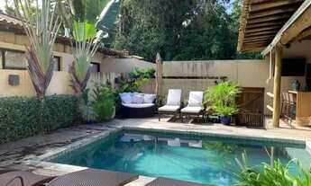 Imagem 2: Casa de condomínio térrea para venda possui 350 metros quadrados com 4 quartos