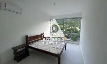 Imagem 4: Apartamento 4 quartos, 1 suíte vista mar e 3 banheiros, varanda e 3 vagas