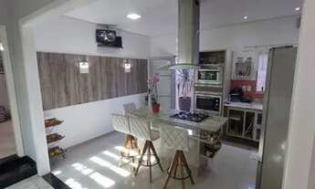 Imagem 1: Linda casa 3 dormitórios sendo 2 suítes com móveis planejados e amplo terreno, bairro Pq O