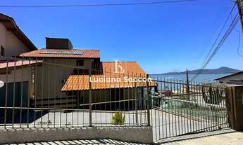 Imagem: Casa à venda com 3 dormitórios no bairro