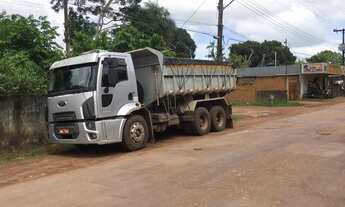 Imagem: Materiais de construção. Areia, seixo