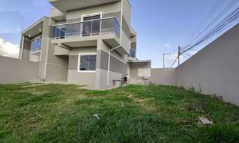 Imagem: Sobrado de esquina no Pinheirinho com três