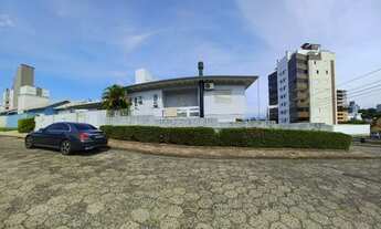 Imagem 2: Casa 4 dormitórios com piscina 4 vagas de garagem, bairro Michel em Criciúma