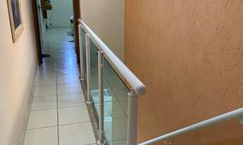 Imagem 2: Casa para venda possui 145 metros quadrados com 3 quartos em Vila Eldízia - Santo André