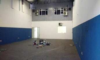 Imagem 2: Galpão para aluguel tem 400 metros quadrados com 5 salas