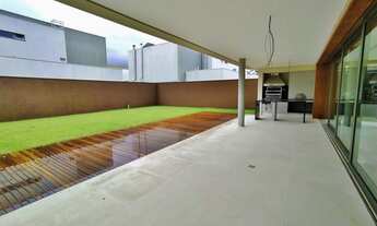 Imagem 7: Casa de condomínio para venda possui 480 metros quadrados com 5 quartos