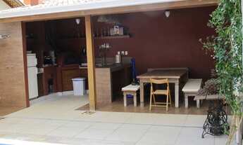 Imagem 6: Sobrado para aluguel e venda tem 247 metros quadrados com 4 quartos