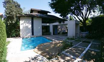 Imagem 2: Casa de condomínio para venda tem 450 metros quadrados com 5 quartos