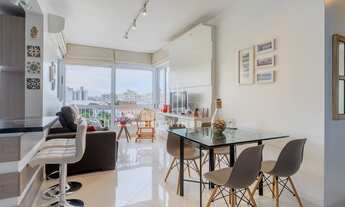 Imagem 2: Apartamento para venda possui 60 metros quadrados com 2 quartos em Azenha - Porto Alegre