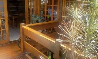 Imagem 2: Casa para venda possui 200 metros quadrados, 3 andares, com 4 quartos em Badu - Niterói