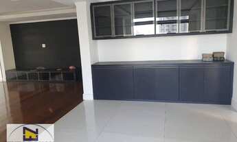 Imagem 3: Apartamento com 228 m² de área útil, 3 vagas, 4 dormitórios (suíte). Condomínio com segura