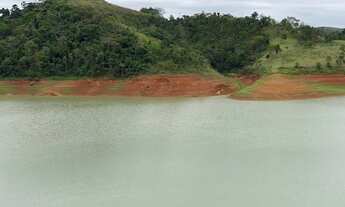Imagem: Terreno pé na água grande