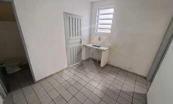 Imagem 4: Casa com 1 dormitório, cozinha, banheiro, área de serviço