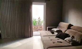 Imagem 5: Casa sobrado em condomínio no CONDOMÍNIO FLORAIS DOS LAGOS - Bairro Ribeirão do Lipa em Cu