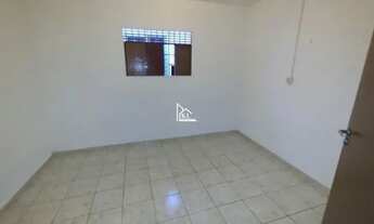 Imagem: Recém reformada! Ótima localização