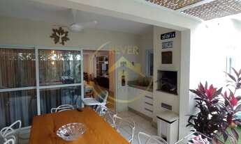 Imagem 6: São 04 quartos, 2 suítes, sendo uma delas com closet, aquecimento a gás, cozinha planejada