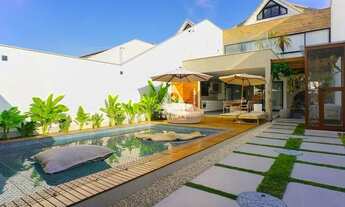 Imagem: Casa recém construída, em condomínio