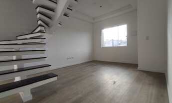 Imagem 6: Sobrado de esquina no Pinheirinho com três quartos e amplo espaço de terreno