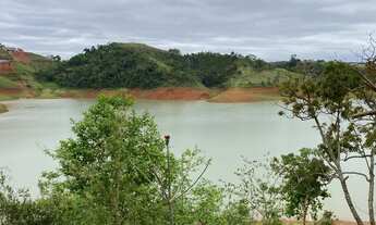 Imagem 3: Terreno pé na água grande