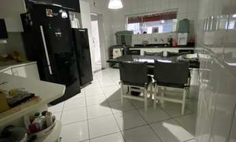 Imagem 5: Sobrado para venda possui 160 metros quadrados com 3 quartos em Vila Mogilar - Mogi das Cr