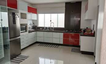 Imagem 6: Casa de condomínio térrea para venda possui 385 metros quadrados com 3 quartos