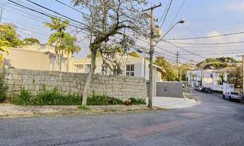 Imagem 3: Casa com 553m² privativos, 4 suítes e 8 vagas de garagem no bairro Mercês