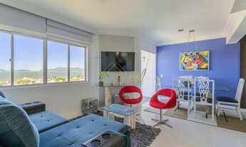 Imagem 7: Cobertura totalmente mobiliada com vista panorâmica da beira mar e ponte Hercilio Luz