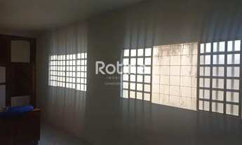 Imagem 4: Casa para aluguel, 2 quartos, 2 suítes, 2 vagas, Presidente Roosevelt - Uberlândia/MG