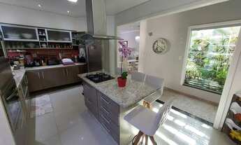 Imagem 7: Linda casa 3 dormitórios sendo 2 suítes com móveis planejados e amplo terreno, bairro Pq O