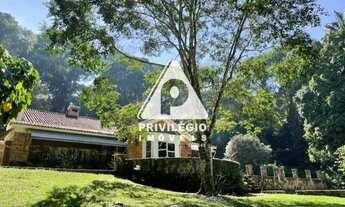 Imagem 3: Casa no Alto da boa Vista com 4 quartos, espaço gourmet, lareira, piscina, pátio com cacho