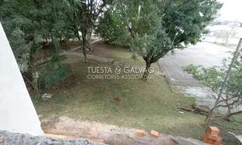 Imagem 6: Sobrado geminado, 2 quartos, 1 vaga de garagem. Terreno elevado, proporcionando linda vist