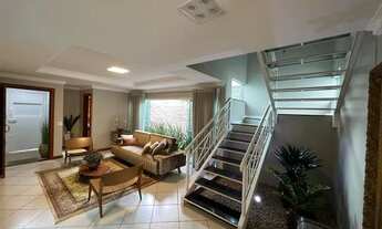 Imagem 2: Sobrado para venda com 287 metros quadrados com 4 quartos em Jardim Karaíba - Uberlândia