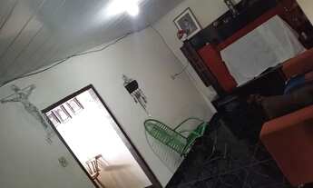 Imagem 2: Casa em rua pública