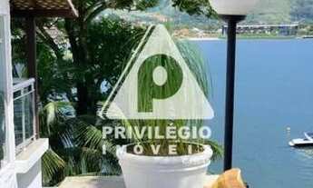 Imagem 5: Excepcional casa em condomínio luxuoso. Entrar e morar. Reformada e mobiliada recentemente