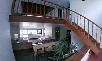 Imagem 3: Casa de condomínio para venda tem 450 metros quadrados com 5 quartos