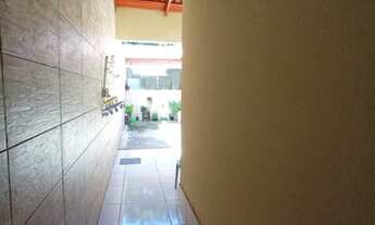 Imagem 7: Casa de condomínio para venda possui 250 metros quadrados com 4 quartos