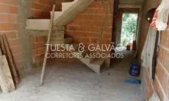 Imagem 3: Sobrado geminado, 2 quartos, 1 vaga de garagem. Terreno elevado, proporcionando linda vist