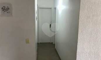 Imagem 6: Apartamento reformado, ótima localização, varanda, sala, dois dormitórios sendo um suíte