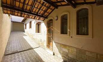 Imagem 3: Casa colonial de 04 quartos, Salas, Varanda, Banheiro, 04 Vagas de Garagem, no Jardim Riac