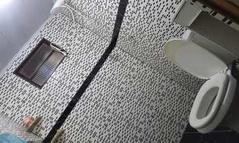 Imagem 4: Casa em rua pública