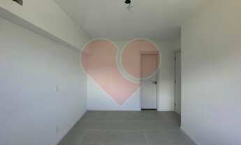 Imagem 6: O apartamento está localizado no bairro Recreio dos Bandeirantes possui 120m² com 4 quarto