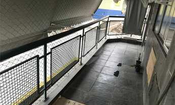 Imagem 3: Apartamento reformado, ótima localização, varanda, sala, dois dormitórios sendo um suíte